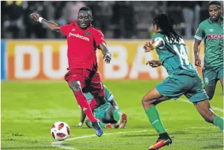  ?? /Gerhard Duraan/ BackpagePi­x ?? Going for goal: Orlando Pirates scorer Augustine Mulenga, left, skips past Siyethemba Sithebe of AmaZulu in Durban on Saturday night.