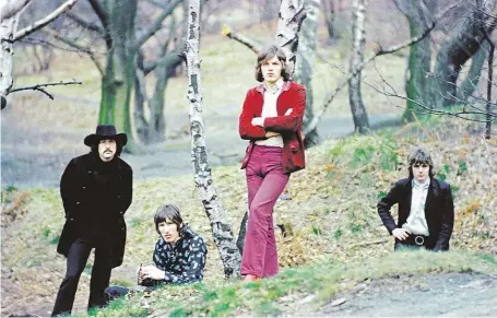  ?? V roce 1968 dosavadníh­o lídra Syda Barretta nahradil kytarista David Gilmour (druhý zprava). FOTO STORM THORGERSON / PINK FLOYD MUSIC ?? Na začátku.