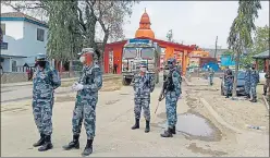  ?? HT ?? ■
After lockdown, the India-Nepal border is sealed and movement of people across the border is restricted but trucks carrying essential goods are permitted to move across the border.