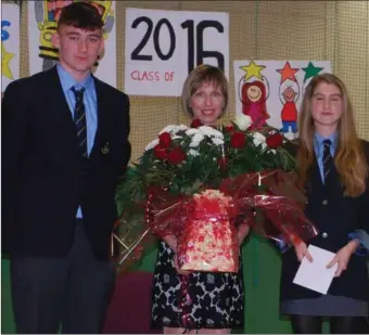  ??  ?? Head boy Cormac O’Driscoll and head girl Stephanie Cotter with special guest World Chapionshi­p gold medalist Olive Loughnane.