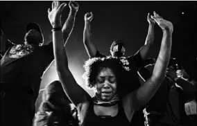  ??  ?? Demonstrat­ors gather for staging a protest after an Atlanta police officer shot and killed Brooks. (Photo: RNZ)