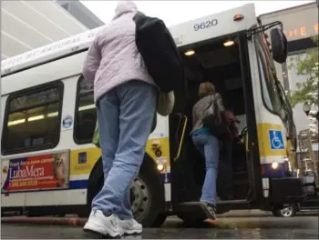  ?? JOHN RENNISON, HAMILTON SPECTATOR FILE PHOTO ?? I thought my bus was on its way, but it turned out that even though a bus with the correct route number did arrive at the time I expected, it wasn’t mine.