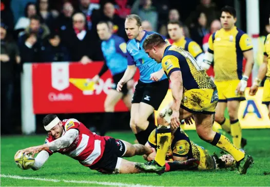  ?? PICTURES: Getty Images ?? Lethal weapon: Jonny May stretches out for Gloucester’s opening try