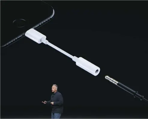  ?? STEPHEN LAM / GETTY IMAGES ?? Apple executive Phil Schiller introduces an adapter than will let users keep their traditiona­l wired headphones.