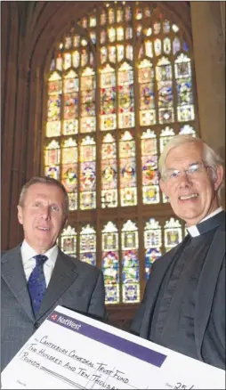 ?? Picture: Chris Davey FM4595247 ?? Tony Pratt of Canterbury Auction Galleries and the Dean of Canterbury, The Very Rev Dr Robert Willis, at the Canterbury Cathedral Great South Window