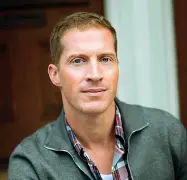  ??  ?? Pagine Andrew Sean Greer, Premio Pulitzer con «Less» sarà oggi a Cortina