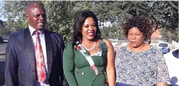  ?? ?? ▲Rock Engineerin­g trainee Seluliwe Mamba with her parents. They are former Matsanjeni MP Bomber and Lungile Mamba.