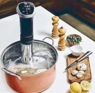  ??  ?? Sous vide precision cooker