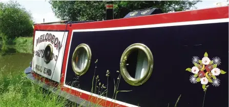  ??  ?? Melodeon moored below King’s Sutton Lock – in immaculate condition and not looking its 38 years. The canal is otherwise deserted.