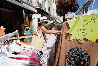  ??  ?? Organisé un week-end plus tôt qu’à l’accoutumée, l’événement a clairement fait mouche auprès des touristes encore présents. (Photos Eric Ottino )