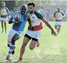  ?? Picture: FREDLIN ADRIAAN ?? GETAWAY BID: Progress scrumhalf Sonwabo Majola is chased by Harlequins left wing Jason Jegels during the EC Super 14 final at the WJ de Wet Stadium in Despatch