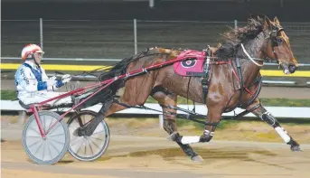  ?? Picture: TASRACING ?? POWER: Semowillre­v (Chris Alford) wins the last of the eight heats.