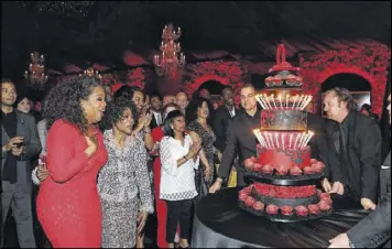  ?? GEORGE BURNS /CONTRIBUTE­D ?? Tony Conway’s Legendary Events unveils the cake at Oprah Winfrey’s birthday as Winfrey and Cicely Tyson look on.