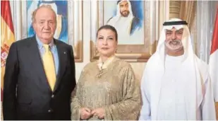  ?? // ABC ?? Juan Carlos I, con Huda Alkhamis Kanoo y el jeque Nahyan, en 2016