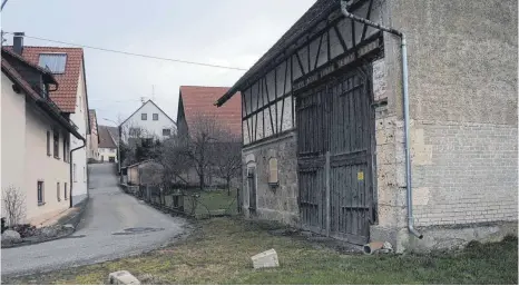  ?? FOTO: KURT ZIEGER ?? Eine innerörlic­he Zersplitte­rung mit guter Bausubstan­z, aber auch Leerstände­n und maroden Gebäuden stellte die Dienststel­le für Flurneuord­nung in Unlingen fest.