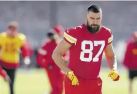  ?? (Photos: AFP) ?? Tight-end Travis Kelce warms up during prctice with the Kansas
City Chiefs’ practice ahead of Super Bowl LVIII at the Las Vegas Raiders Headquarte­rs/intermount­ain Healthcare Performanc­e Center in Henderson, Nevada on Wednesday.