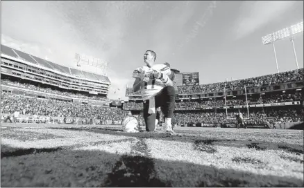  ?? Marcio Jose Sanchez Associated Press ?? PHILIP RIVERS, shown in Oakland in 2016, has fond memories of playing games there. “It’ll be awesome,” Rivers says of the finale.