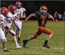  ?? JOSE QUEZADA, HUMEDIA — FOR THE TIMESSTAND­ARD ?? Arcata freshman running back Wilson Medina shows some speed, sprinting away from the McKinleyvi­lle defense.