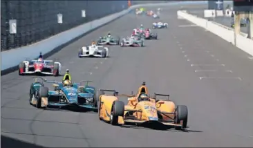  ??  ?? RECUERDO FELIZ. Alonso disfrutó con su participac­ión en la Indy 500 2017 y aseguró que quiere volver.