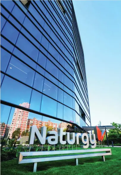  ?? NATURGY ?? Arriba, edificio que alberga la sede de Naturgy en Madrid, en Avenida América, 38