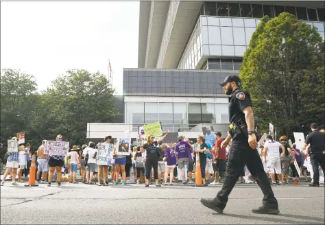  ?? Jessica Hill / Associated Press ?? In this Aug. 17, 2018, photo, family and friends who have lost loved ones to OxyContin and opioid overdoses protest outside Purdue Pharma headquarte­rs in Stamford.