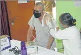  ?? SAKIB ALI/HT PHOTO ?? Health experts said that the vaccinatio­n coverage has provided better protection against the infection.