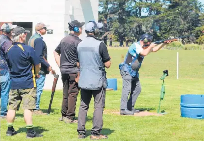  ?? ?? Barry Hunt in action halfway through the skeet competitio­n.