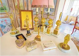  ?? Picture: PA. ?? Film memorabili­a, artwork and jewellery belonging to the late Hollywood star Doris Day.