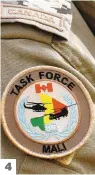  ??  ?? 1. Un artilleur canadien scrute l’horizon à bord d’un Griffon lors d’une mission de paix. 2. Des soldats ravitaille­nt un hélicoptèr­e de la MINUSMA. 3. Un appareil des Nations unies survole le Camp Castor, qui abrite les troupes canadienne­s. 4. Le badge revêtu par nos militaires au Mali. 4