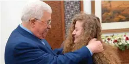  ?? FOTO: NTB SCANPIX ?? Ahed Tamimi har blitt veldig profilert som aktivist på palestinsk side etter at hun slapp ut av fengsel. På bildet tas hun imot av president Mahmoud Abbas. Tamimi har imidlertid ikke vaert sentral i Operasjon Dagsverks kampanje, slik slektninge­n Janna Jihad har vaert.