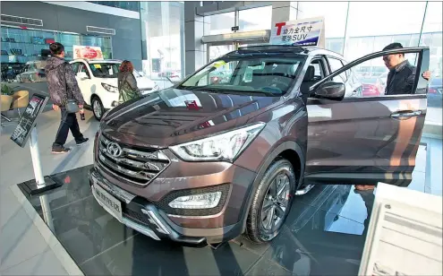  ?? PROVIDED TO CHINA DAILY ?? Customers look at cars at a Hyundai retailer in Tianjin.