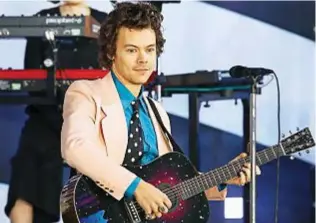  ??  ?? Il cantautore britannico Harry Styles: il suo vinile è al secondo tra i più venduti, dietro quello di Billie Eilish