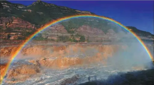  ?? LV GUIMING / FOR CHINA DAILY ?? Hukou Waterfall in Jixian county, Shanxi province.