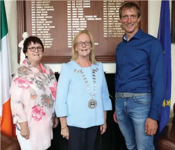  ??  ?? Mayor of Sligo Municipal District, Cllr. Rosaleen O’Grady pictured with Thomas Barmetter and Imelda Harte from Sligo Town Twinning.