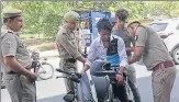  ?? SAKIB ALI/ HT ?? Cops inspect a motorist in Ghaziabad on Monday.