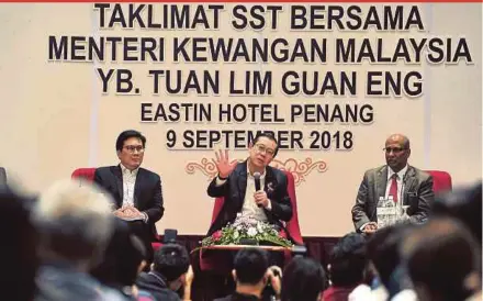  ?? BERNAMA PIC ?? Finance Minister Lim Guan Eng at the Sales and Services Tax briefing with industry players in George Town yesterday. With him is Customs director-general Datuk Seri T. Subromania­m.