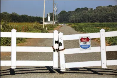  ?? Arkansas Democrat-Gazette/MITCHEL PE MASILUN ?? An FAA radio navigation structure is in a field — near Bill and Hillary Clinton National Airport/Adams Field — that the Little Rock Port Authority would like to use in an expansion.