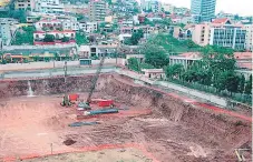  ?? FOTO: EL HERALDO ?? Por los momentos continúan las excavacion­es en el terreno donde se construirá el Centro Cívico Gubernamen­tal.