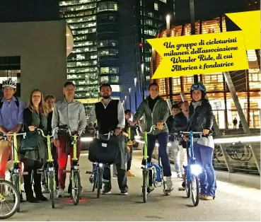  ??  ?? UN’AMICIZIA SUI PEDALI La nostra protagonis­ta Alberica Di Carpegna, 32 anni, milanese, in due foto che la ritraggono insieme all’amica e socia Sara Frea (Margherita è quella con i capelli biondi). Un gruppo di cicloturis­ti milanesi...