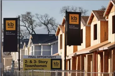  ?? JUSTIN SULLIVAN — GETTY IMAGES ?? Signs are posted in front of homes under constructi­on at a KB Home housing developmen­t on Jan. 12, 2022in Novato.