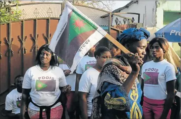  ?? Picture: AFP ?? THE FINAL PUSH: Supporters of Halifa Sallah, the secretary-general of People's Democratic Organisati­on for Independen­ce and Socialism (PDOIS) and candidate for the Serrekunda constituen­cy, take part in door-to-door campaignin­g on Monday in Serrekunda,...