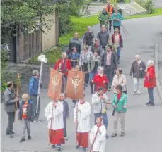  ?? FOTO: KARIN GRUNWALD ?? Als erstes traf bei der Dekanatswa­llfahrt die Pilgergrup­pe aus Wohmbrecht­s ein. Sie erlebten anschließe­nd zusammen mit gut 150 Besuchern einen festlichen Gottesdien­st.