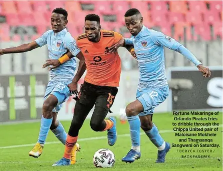  ?? / DERYCK FOSTER / BACKPAGEPI­X ?? Fortune Makaringe of Orlando Pirates tries to dribble through the Chippa United pair of Maloisane Mokhele and Thamsanqa Sangweni on Saturday.