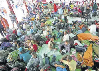  ?? NITIN KANOTRA/HT ?? Devotees stranded at the base camp after authoritie­s temporaril­y suspended the Amarnath Yatra in Jammu on Friday morning.