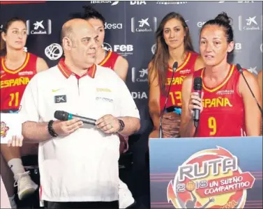  ??  ?? A TRABAJAR. La Selección femenina empieza hoy su concentrac­ión definitiva antes del Mundial.