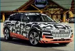  ??  ?? Audi e-tron (ancora camuffata) pronta al debutto