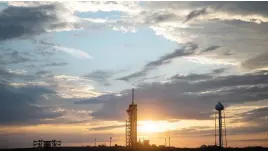  ?? Pictures: Nasa/AFP ?? PREPARATIO­NS. A SpaceX Falcon 9 rocket, with the Crew Dragon spacecraft on board, at the Launch Complex 39A.