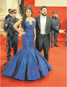  ??  ?? Prominente Gäste: Im Februar 2019 kamen die Sopranisti­n Anna Netrebko und ihr Ehemann Yusif Eyvazov zum Wiener Opernball.