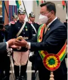  ?? AFP ?? Luis Arce recibió el bastón presidenci­al en La Paz, el 8 de noviembre del 2020.