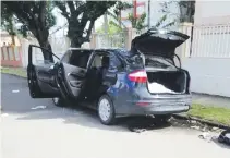  ??  ?? AQUÍ FUE.Este es el carro registrado a nombre de Jackeline Vega Sánchez. Como parte de la pesquisa, la Policía entrevista­rá a sus familiares y amistades.